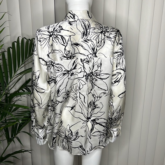 Joie Silk Black and Cream Floral Long Sleeve Button Down Shirt Size M - Picture 4 of 10